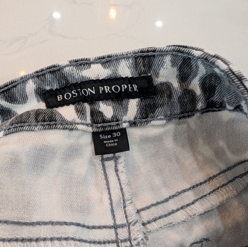 Boston Proper Snow Leopard Print Jeans Size 30 - Picture 10 of 10